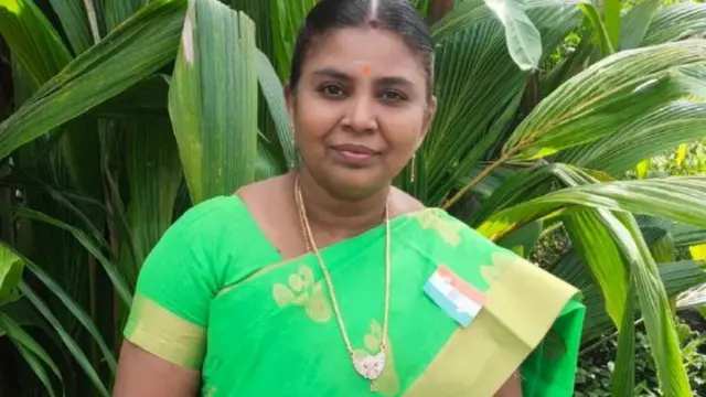 மொடக்குறிச்சி அரசு மகளிர் மேல்நிலைப் பள்ளியின் தலைமை ஆசிரியை த.லலிதா.