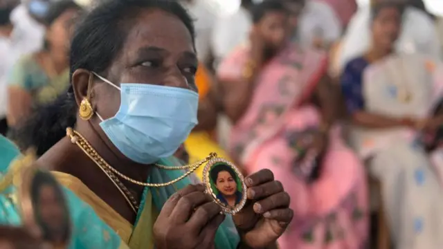 அதிமுக தொண்டர்