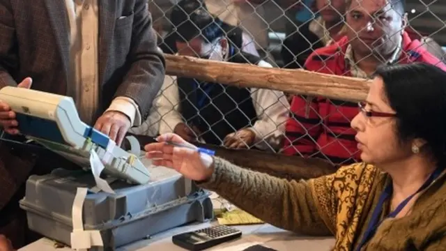 ईवीएम मशीन