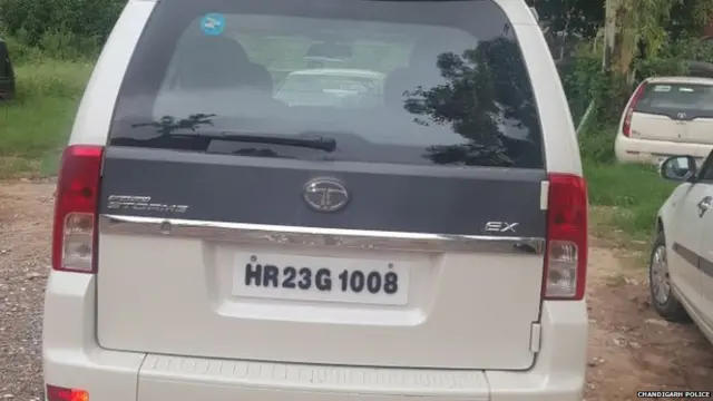 इसी कार में सवार थे अभियुक्त