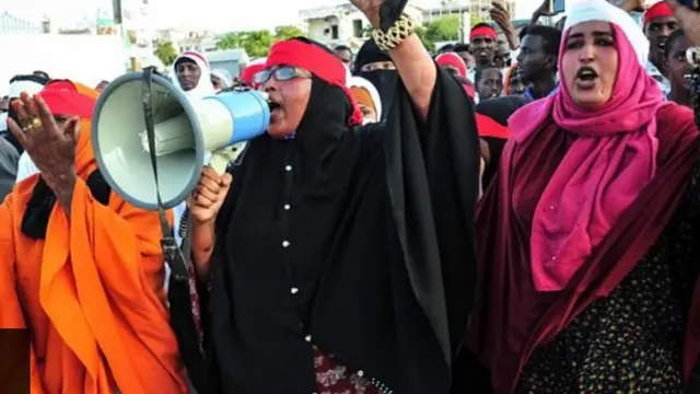 Dimanche, des Somaliens sont descendus dans les rues de Mogadiscio pour condamner l'attaque.