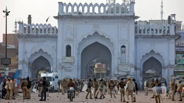 यूपी में दंगा