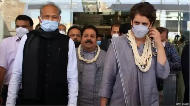 અશોક ગહલોત અને પ્રિયંકા ગાંધી