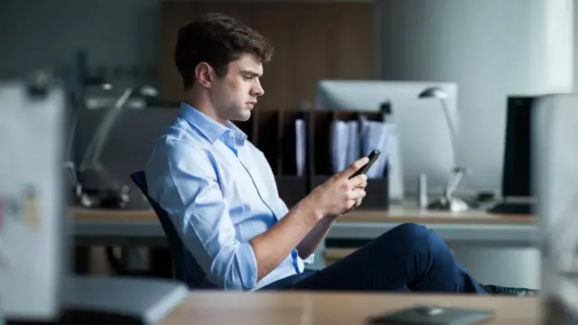 يشعر بعض الآباء والأمهات أن العودة إلى العمل لساعات طويلة من المكتب ستكون عملية انتقالية صعبة للغاية