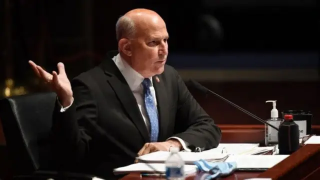 Bwana Gohmert yagaragaye kenshi atambaye agapfukamunwa mu nteko ya Amerika, aha ni ku wa kabiri
