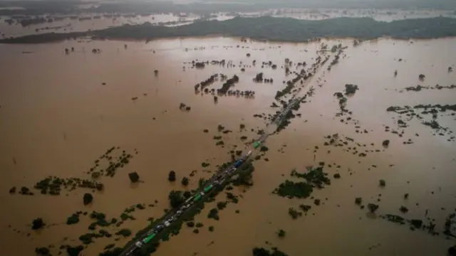 ဘီးလင်း, ရေထဲမျောပါ,ရေကြီးမှု