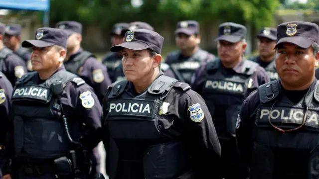 Funcionarios de la nueva policia fronteriza de El Salvador