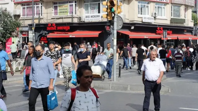 Олар трусикаларын шешпей догги стильді традициялайды Олар трусикаларын шешпей догги стильді традициялайды