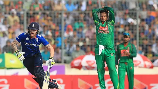 ঢাকায় বাংলাদেশ ও ইংল্যান্ডের একটি ম্যাচ।