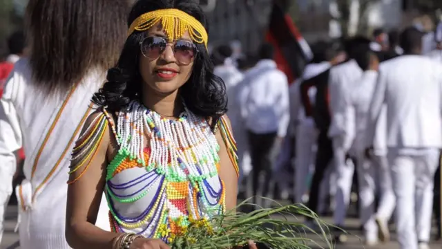 የበዓሉን ላይ የታደመች ወጣት ሴት