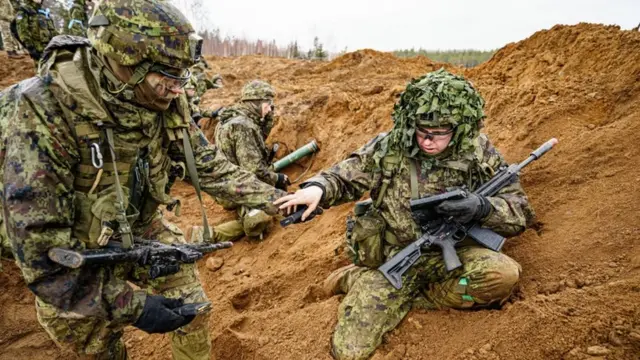 تدريبات لجنود في حلف الناتو