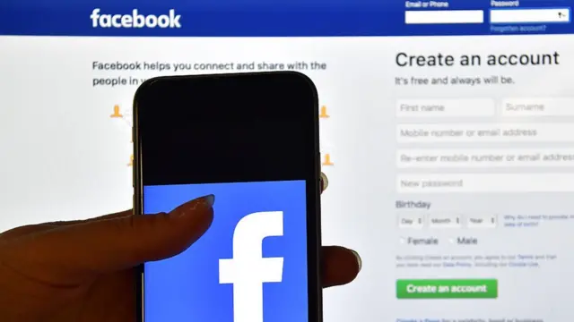 Site do Facebook na internet e o appapostas on line na loteria da cefum celular