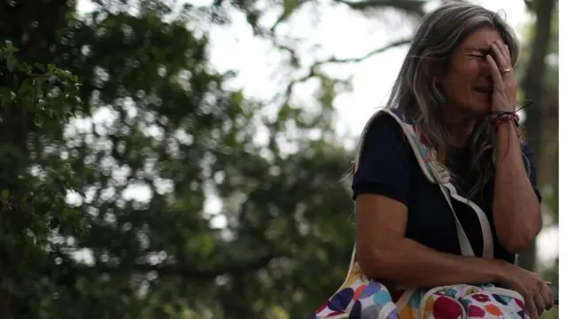 Zaposlena u muzeju plače