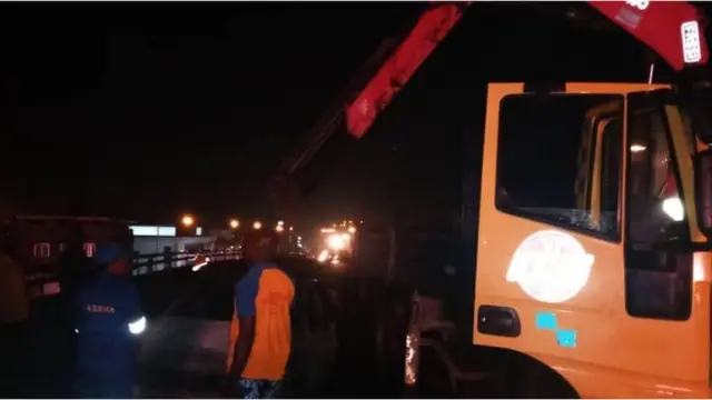 Aworan ọkọ ti o jona raurau