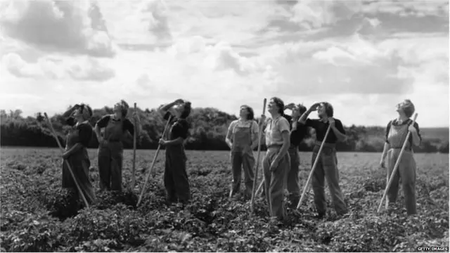 जींस, महिला