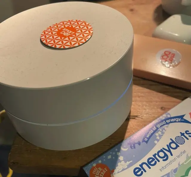 Стікери від випромінювання телефонів