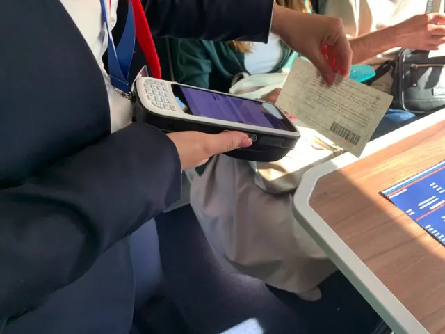 očitavanje karte u vozu