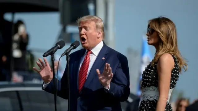 Donald Trump discursa ao lado da mulher, Melania