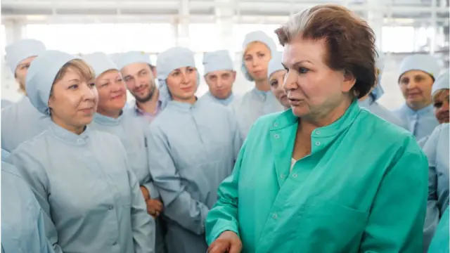 ভ্যালেন্তিনা তেরেষ্কোভা (সবুজ জামা) বিশ্বের প্র্রথম নারী নভোচর ছিলেন।