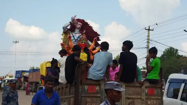 भारतबाट मूर्ति ल्याइँदै