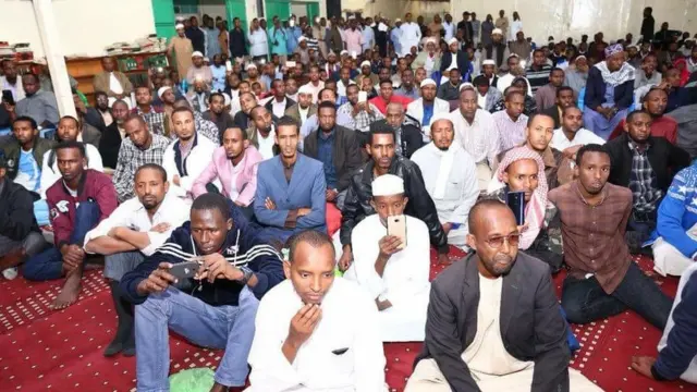 Dadweynihii ka soo qayb galay dhagaxdhigga