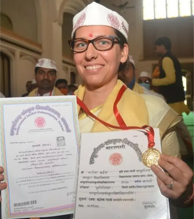 మరియా సంస్కృతంలో పీహెచ్డీ చెయ్యాలని అనుకుంటున్నారు