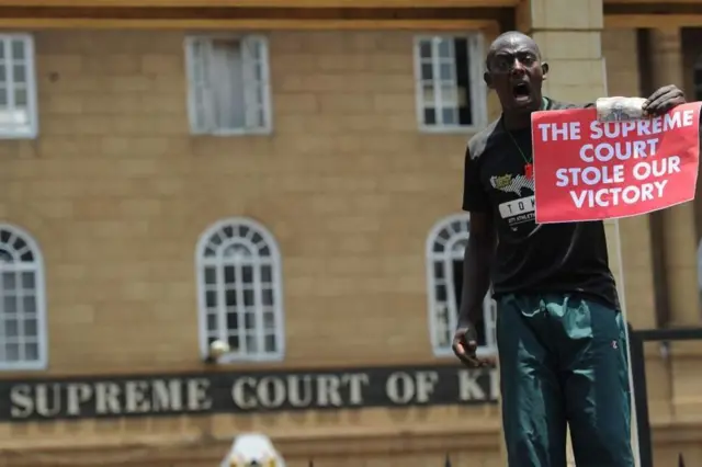 Wafuasi wa Rais Uhuru Kenya wamekuwa wakidai mahakama iliwapokonya ushindi