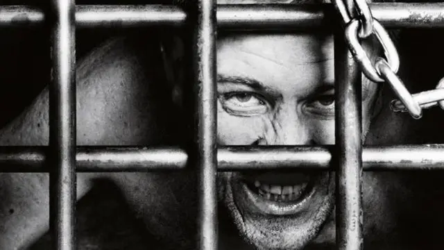 Олег Кулик: "Я кусаю Америку, Америка кусает меня"