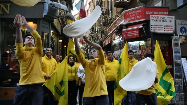 Pizza kutlaması Napoli