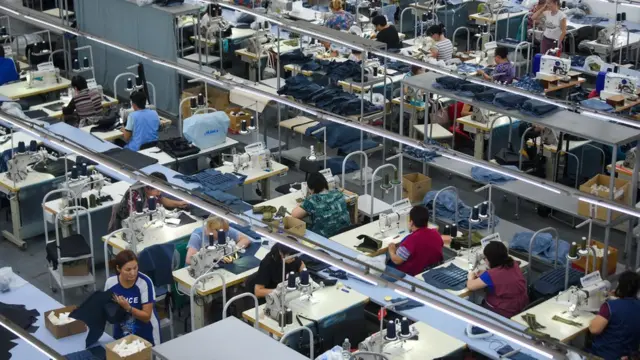 Производство бронежилетов для силовых структур на "Камызякском экспериментальном предприятии".