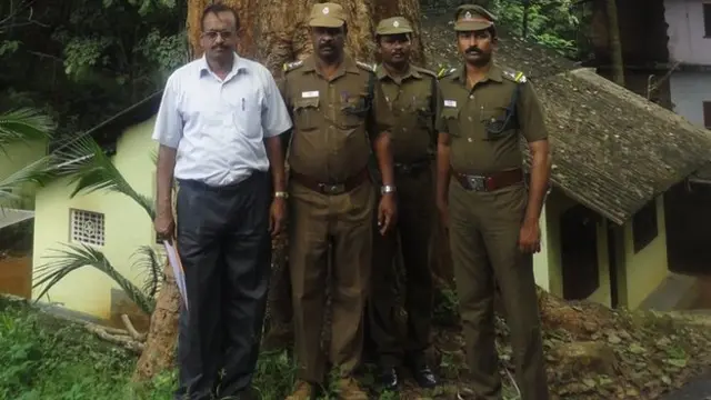 வனத் துறை அதிகாரிகளுடன் சுந்தரராஜு