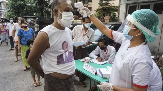 အပြင်ထွက်တဲ့အခါနှာခေါင်းစည်းတွေတပ်ဖို့က လူတွေရဲ့နေ့စဉ်ဘဝမှာ မဖြစ်မနေလိုအပ်လာပါတယ်။