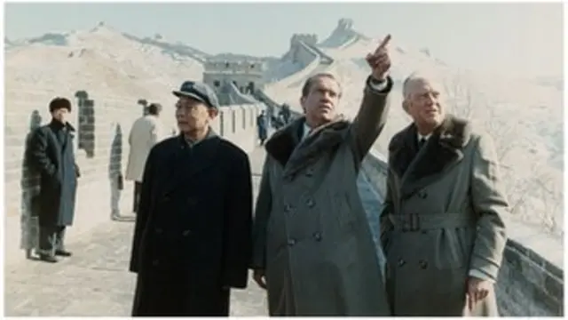 Le président Nixon a choqué le monde entier lors de sa visite en Chine en 1972. Nixon était à la Grande Muraille de Chine
