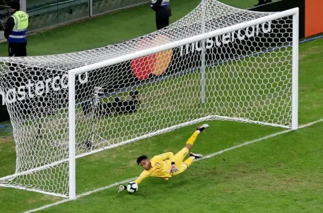 Gallese tapa un balón