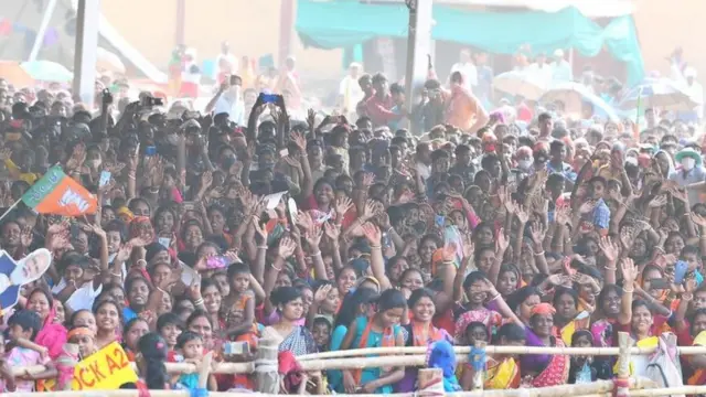 નરેન્દ્ર મોદીની રેલીમાં આવેલા દર્શકો