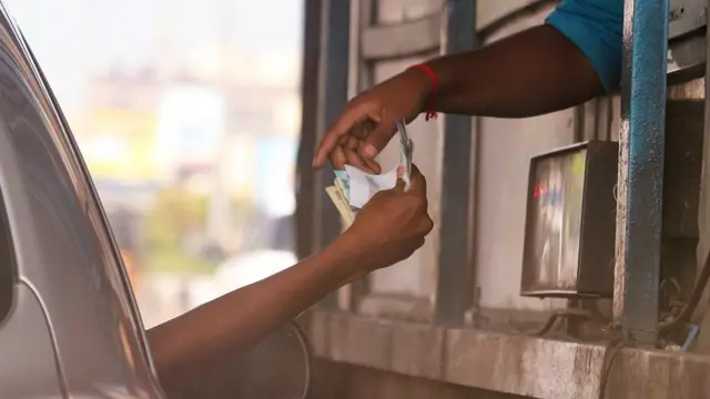 உங்கள் வாகனத்திற்கு இன்னும் 'ஃபாஸ்ட்டேக்' வாங்கவில்லையா? - இந்தக் கட்டுரையை படியுங்கள்