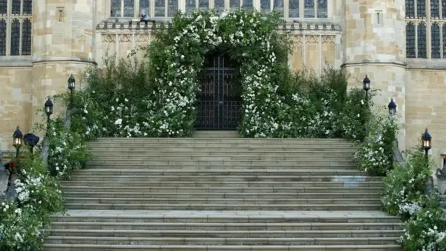 Ubwinjiriro bw'isengero ya St George bwasharijishijwe amashugwe