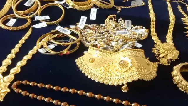 மீட்கப்பட்ட நகைகள்