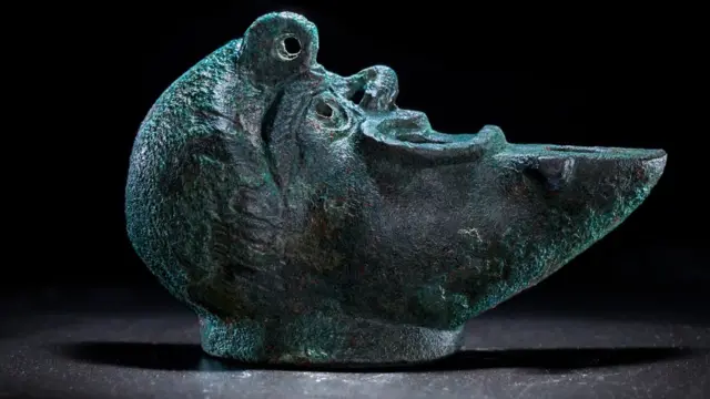 Lampu minyak berusia 2.000 tahun