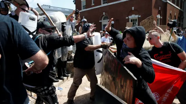 Supremacistas brancos e antifascistas entrambetpix365 modernoconfrontobetpix365 modernoCharlottesville, na Virgínia