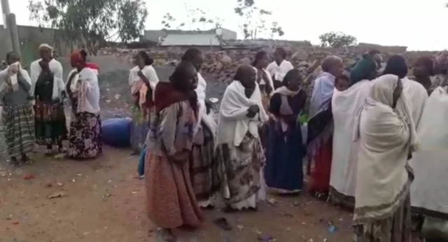 ነቲ ናይ ከቢድ ብረት ደብዳብ ሰዒቡ ዝበኽያ ኣደታት ሓውዜን