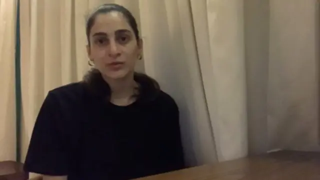 په یوه ویډیو کې چې بي بي سي ترلاسه کړې، زینب جودلي وايي: ''موږ په خپل کور کې یرغمل یو''
