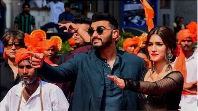 అర్జున్ కపూర్, కృతి సనన్