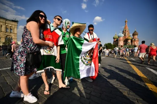 Torcedores do México passeiam por Moscou