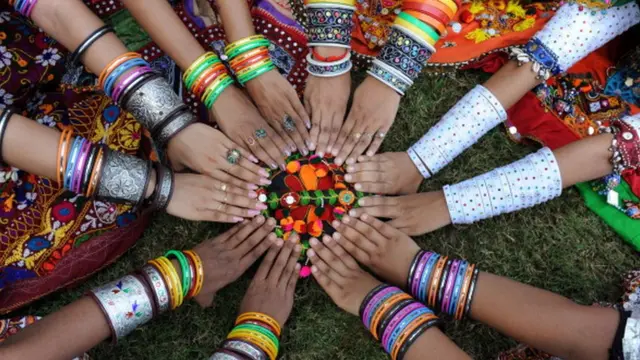 गरबा खेलने की तैयारी