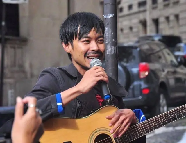 นิธิวัต วรรณศิริ หรือ "จอม ไฟเย็น" ได้สถานะผู้ลี้ภัยในฝรั่งเศสเมื่อเดือน มิ.ย. ที่ผ่านมา