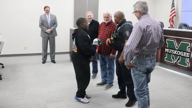 Davyon Johnson recebe condecorações