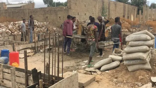 ኣይተ ፍስሃዬ ኣብ ዘላምበሳ ዘስርሖ ዘሎ ህን