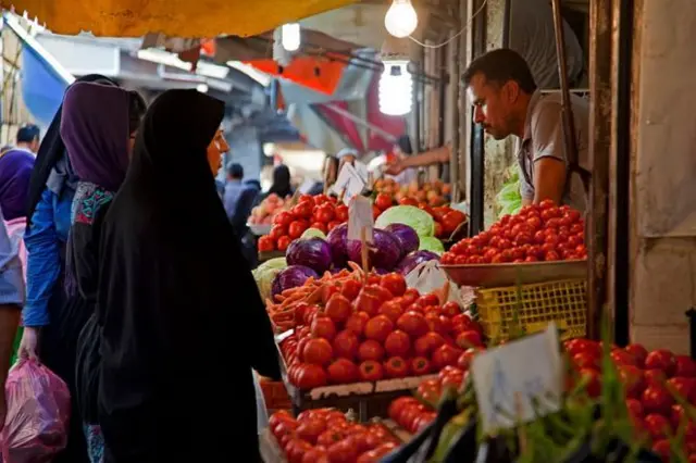 شتاب نرخ تورم و نوسانات بازار ارز در سالهایی که از اجرای این طرح گذشته باعث شد پول ملی ایران به مرور زمان ارزش خود را از دست دهد و عملا این واریز نقدی کم ارزش شود