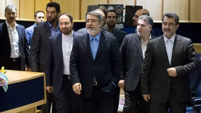 ایران کې د ولسمشریزو ټاکنو دولسمه دوره او د ښارونو او کلیو د اسلامي شورا د ټاکنو پنځمه دوره له روانه ده.